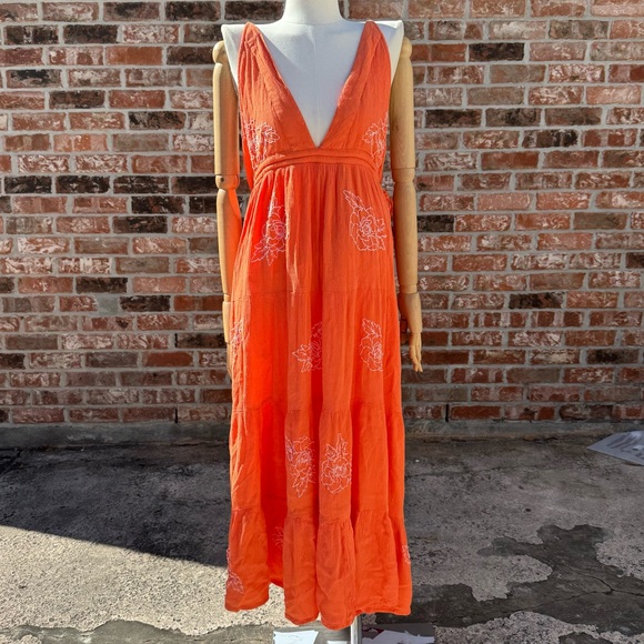 Versona Dresses & Skirts - SOLD ELSEWHERE Versona orange sleeveless floral patterned maxidress / XL / EUC